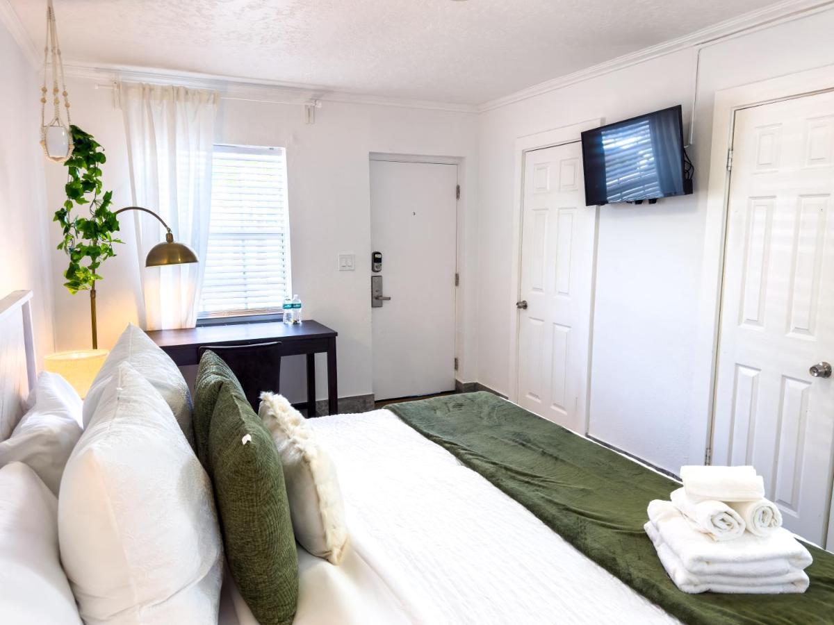 1K Bed Studio Apt With Shared Pool 02 クリアウォーター エクステリア 写真