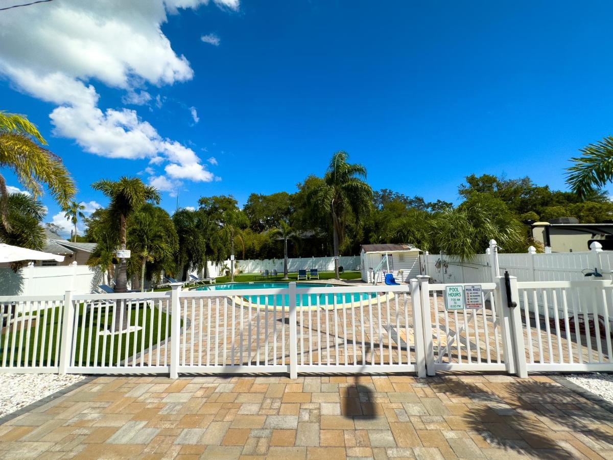 1K Bed Studio Apt With Shared Pool 02 クリアウォーター エクステリア 写真
