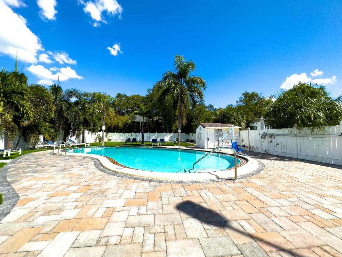 1K Bed Studio Apt With Shared Pool 02 クリアウォーター エクステリア 写真